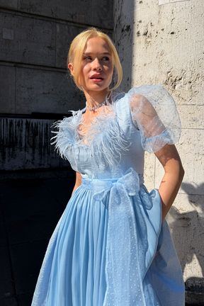 MAÉST Frozen Crystal, Dirndl in Eisblau für die Wiesn, handgefertigt