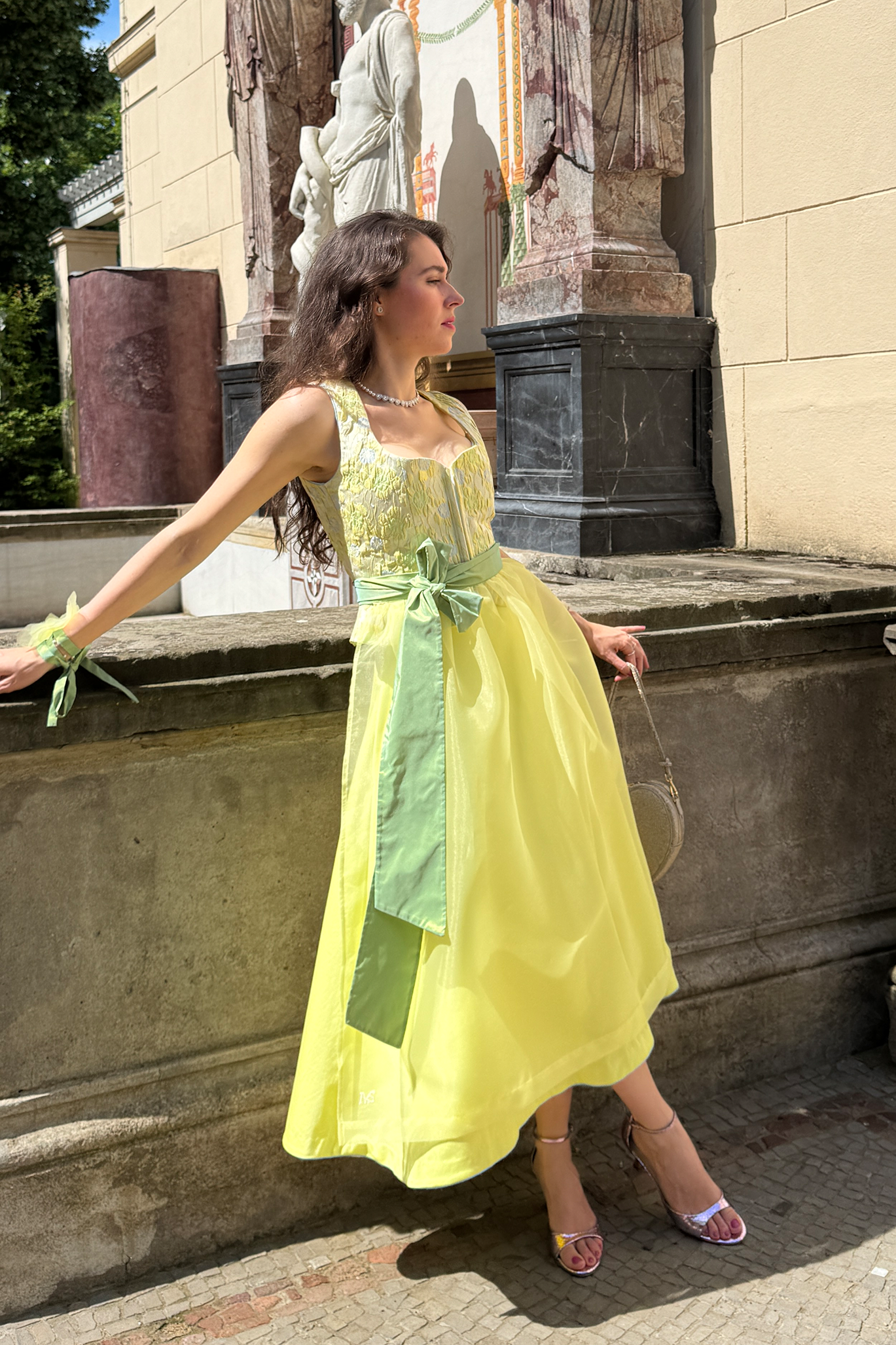 MAÉST Golden Bloom, Mieder-Set mit transparenter Schürze, limitiert und handgefertigt